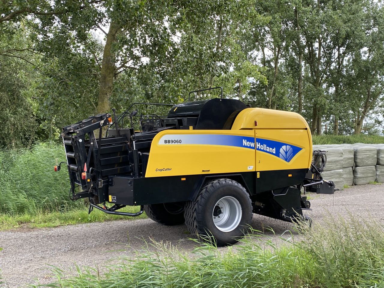 NEW HOLLAND BB9060 ( 80x90 ) met W-rotor , direct inzetbaar