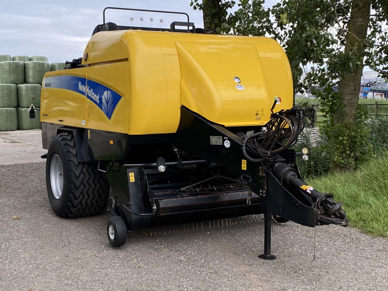 NEW HOLLAND BB9060 ( 80x90 ) met W-rotor , direct inzetbaar