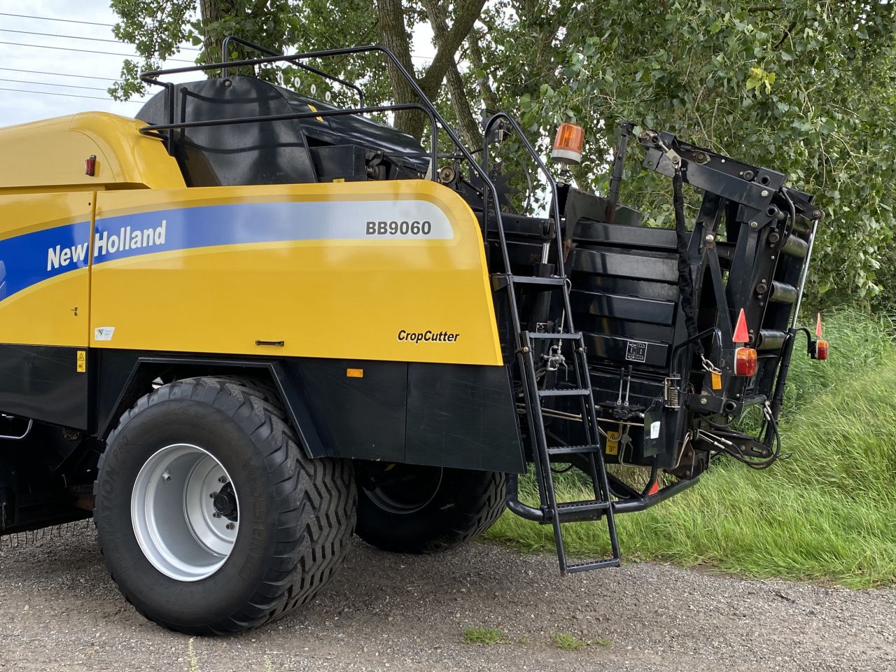 NEW HOLLAND BB9060 ( 80x90 ) met W-rotor , direct inzetbaar