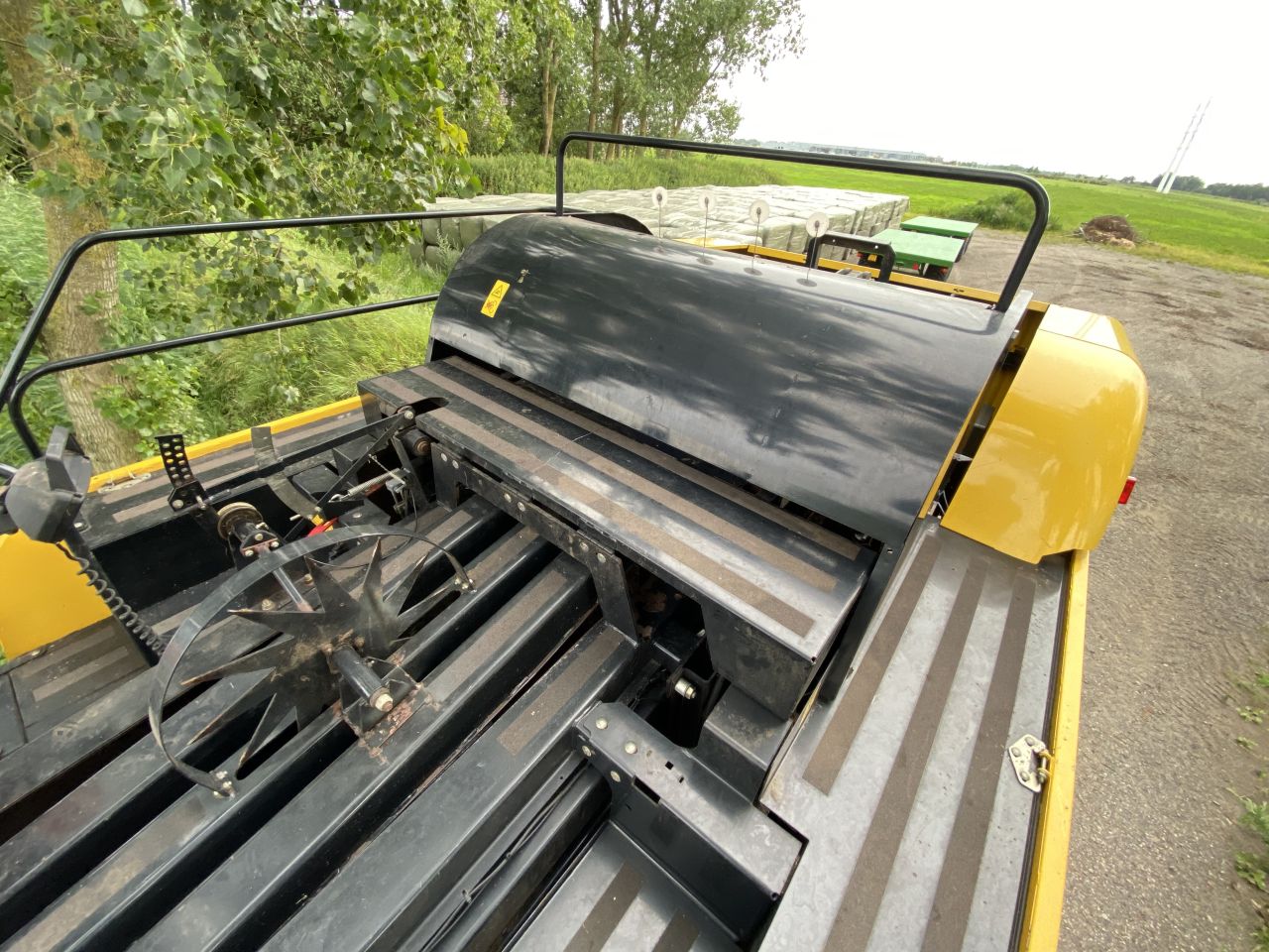 NEW HOLLAND BB9060 ( 80x90 ) met W-rotor , direct inzetbaar