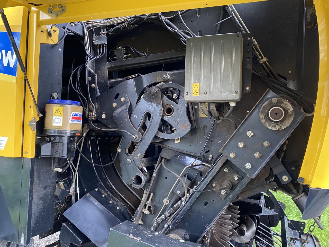 NEW HOLLAND BB9060 ( 80x90 ) met W-rotor , direct inzetbaar