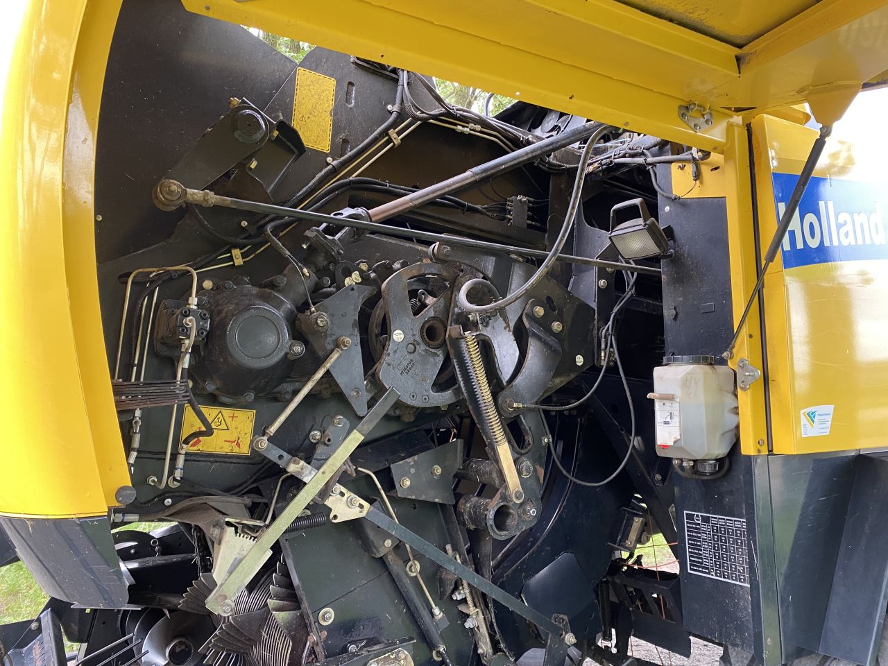 NEW HOLLAND BB9060 ( 80x90 ) met W-rotor , direct inzetbaar