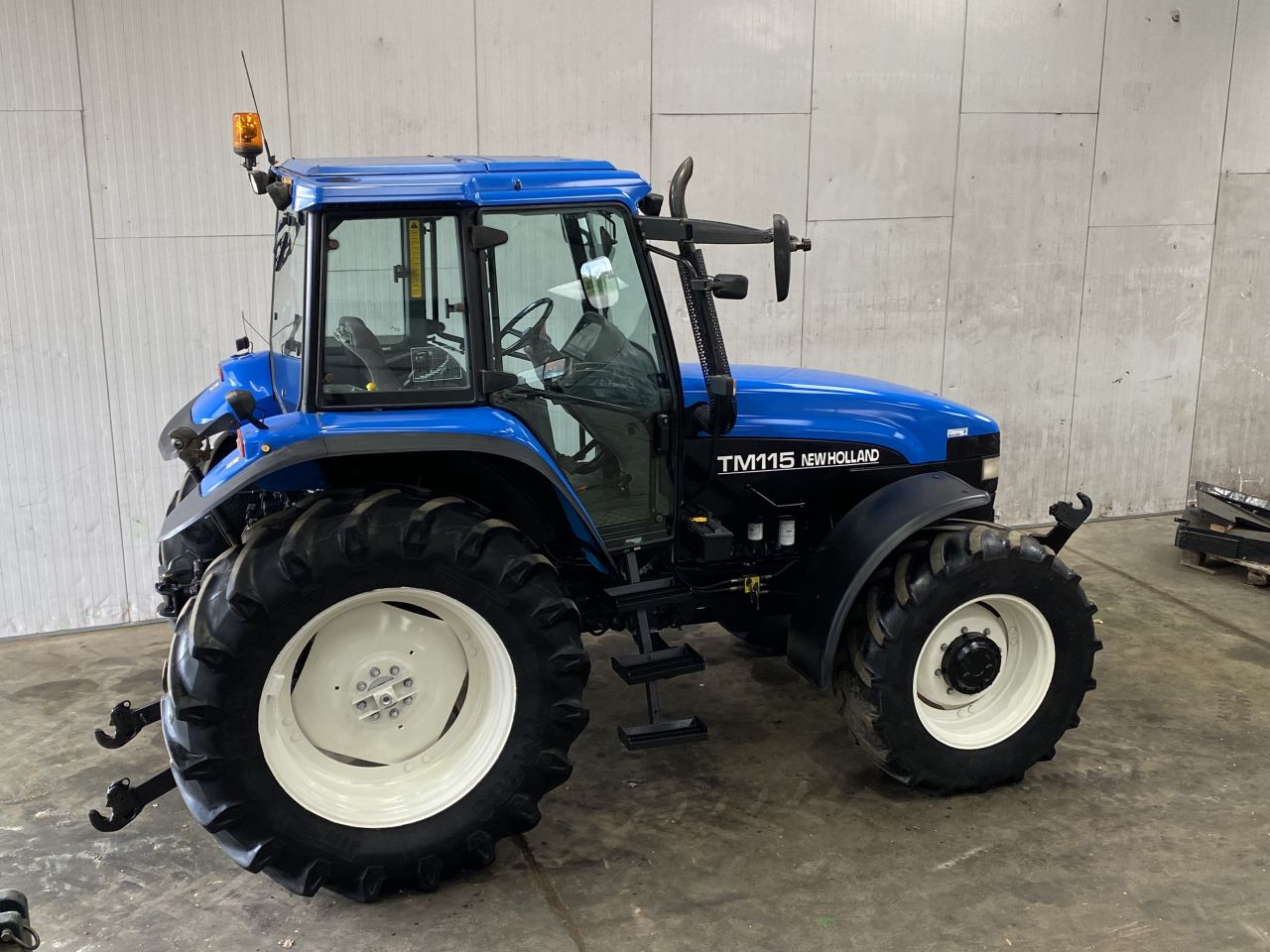 NEW HOLLAND TM 115