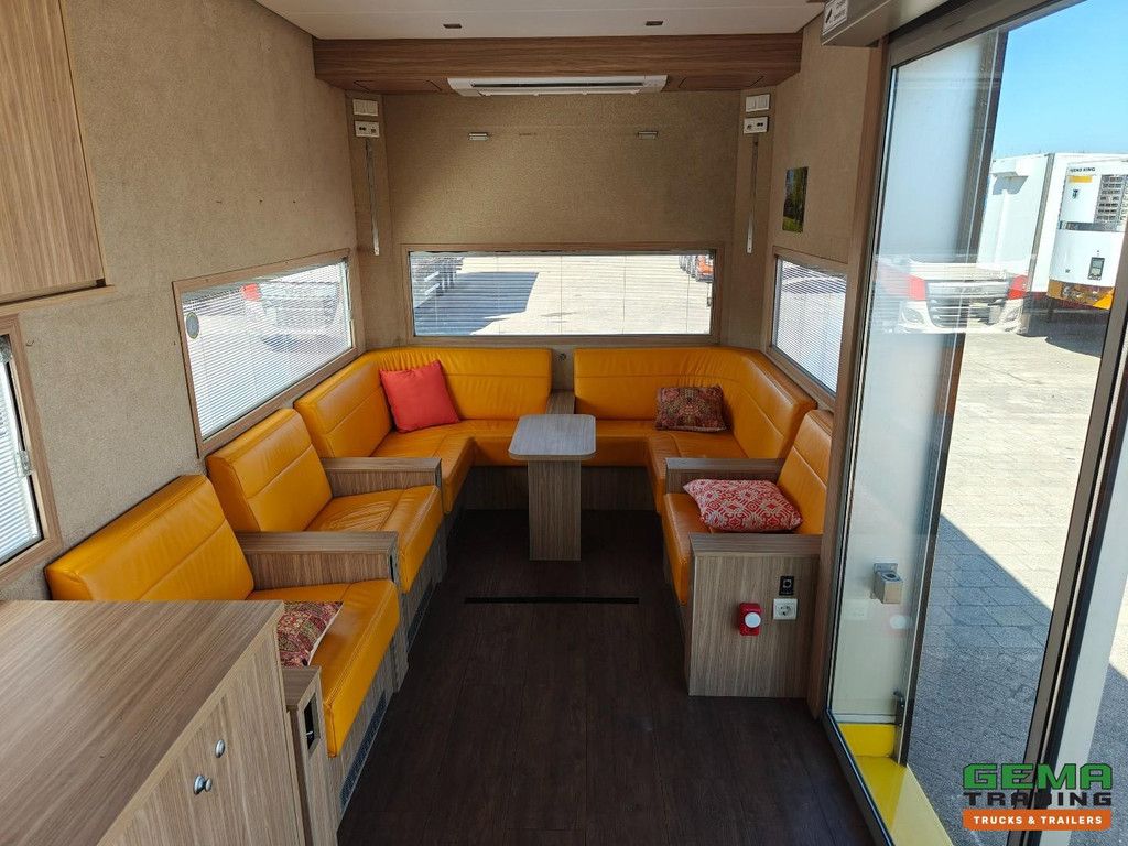 Volvo FM 370 4x2 Globetrotter (5 Seats) Euro6C - RoelofsenOpbouw - Camper / Office - Full Air Conditioning - Air Conditioning - Electric Sliding Door - TOP!