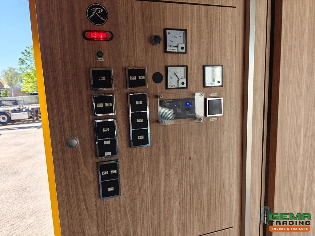 Volvo FM 370 4x2 Globetrotter (5 Seats) Euro6C - RoelofsenOpbouw - Camper / Office - Full Air Conditioning - Air Conditioning - Electric Sliding Door - TOP!