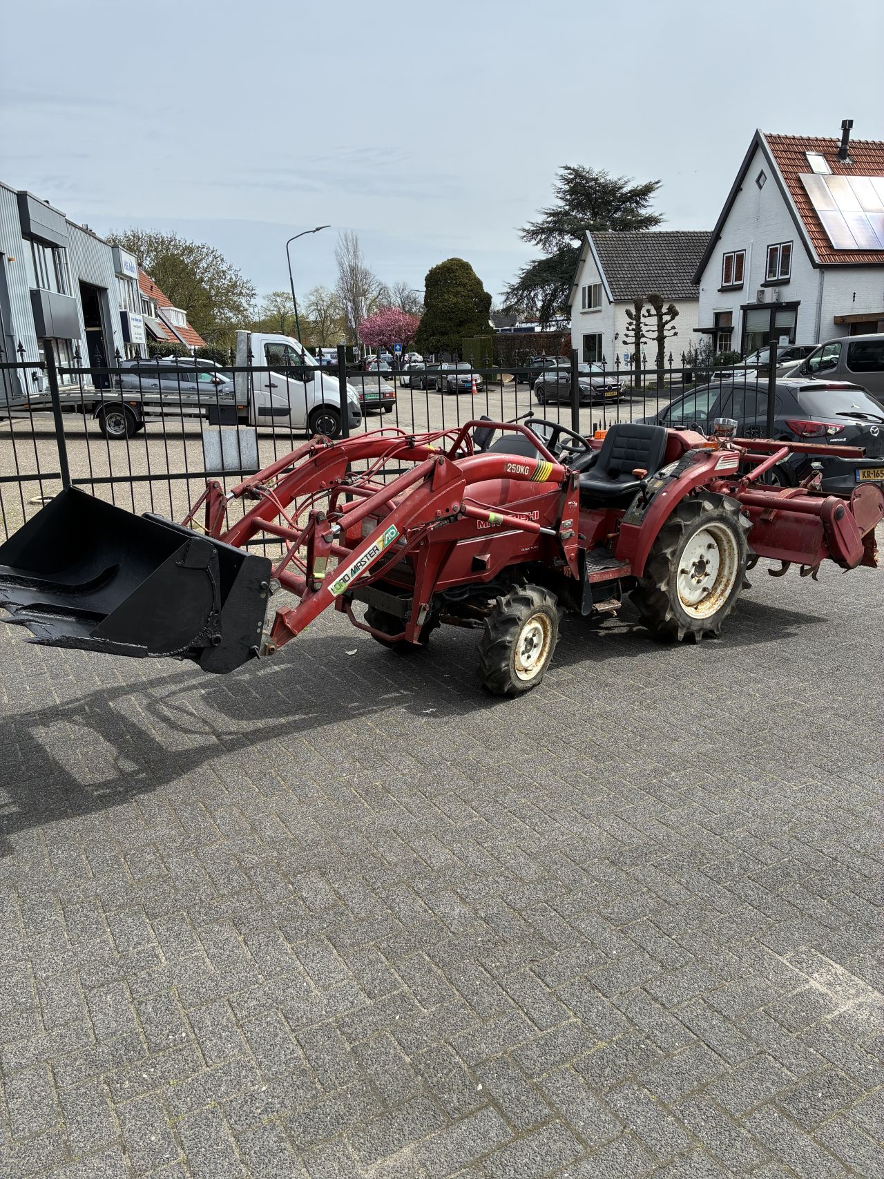 Mitsubishi mt165 met voorlader