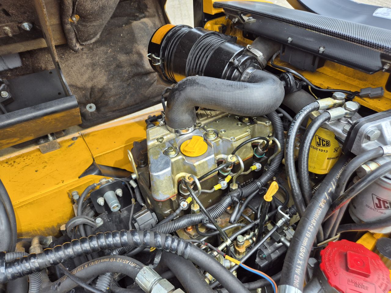 JCB 403 SHOVEL BOUWJAAR 2015 MET BAK / VORKEN EN KENTEKEN