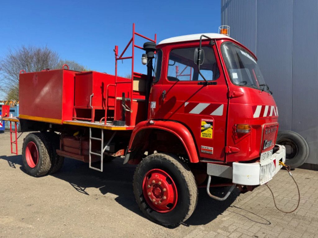 Saviem SM8 **4x4-WATERTANK + PUMPS**