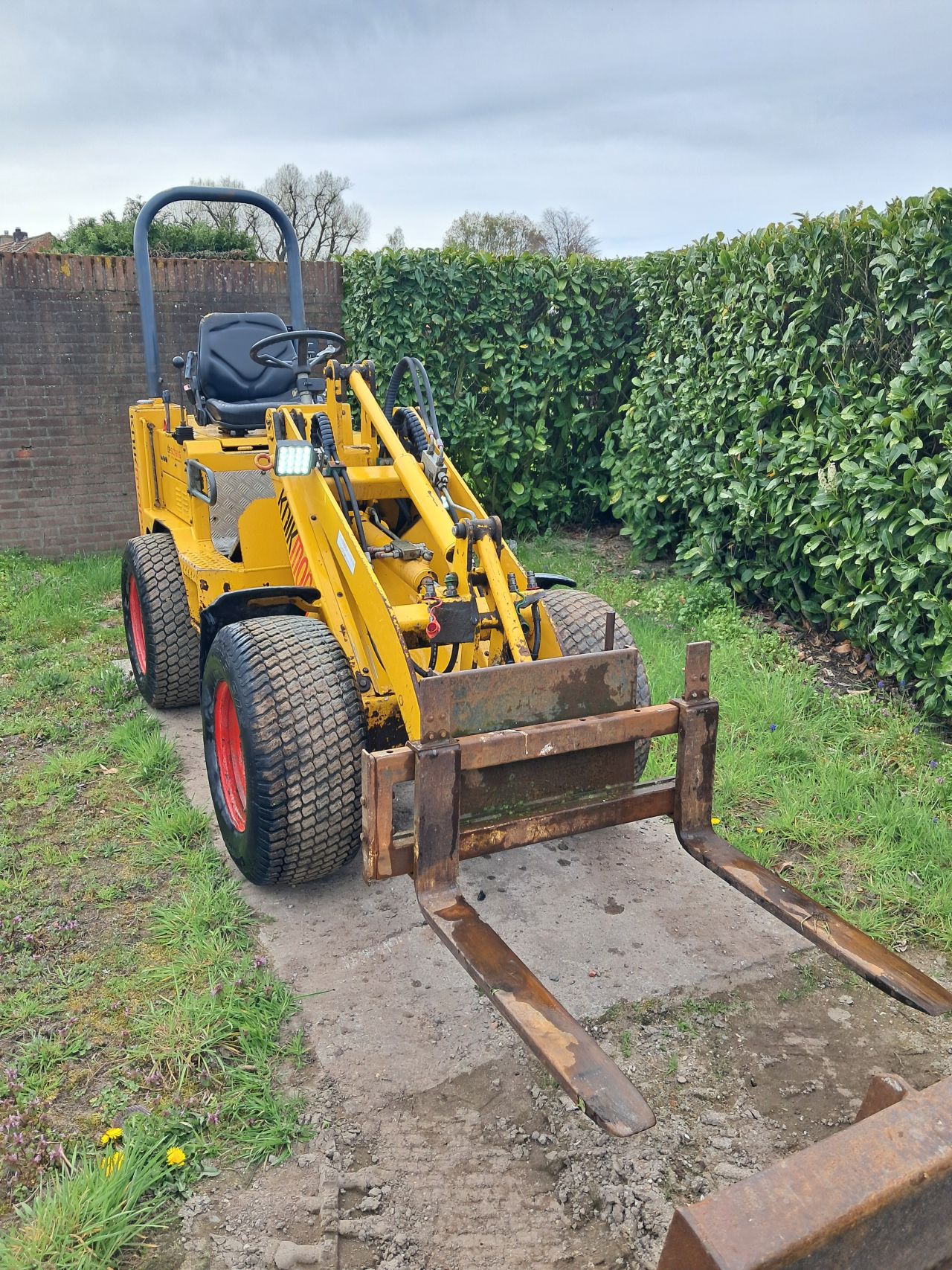 Knikmops 130 ( Bj 2011 ) Kniklader / Kubota / Shovel / Loader