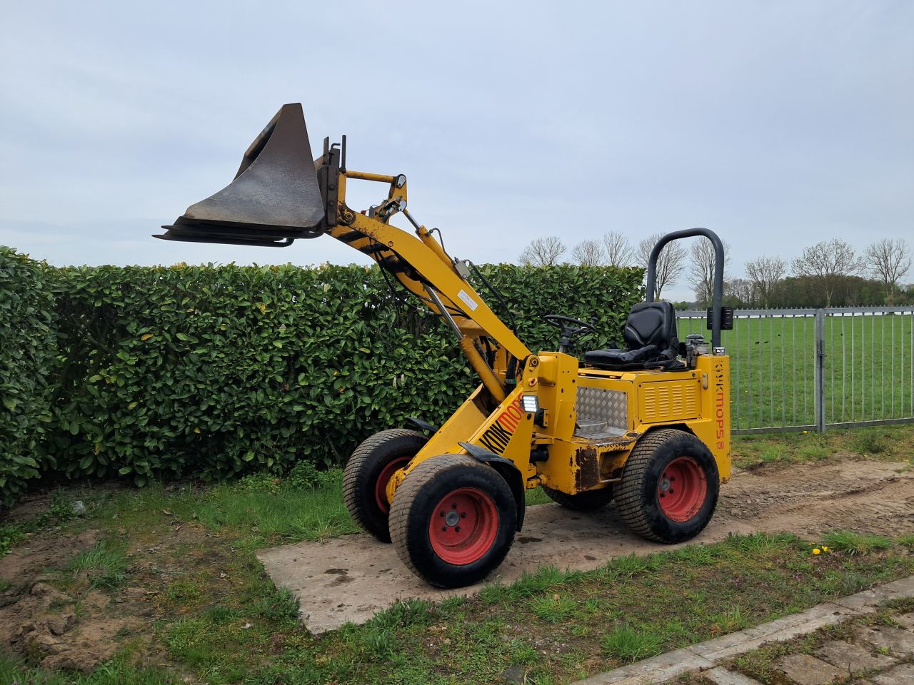Knikmops 130 ( Bj 2011 ) Kniklader / Kubota / Shovel / Loader