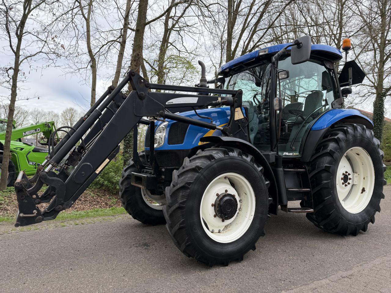 New Holland TS100A Plus
