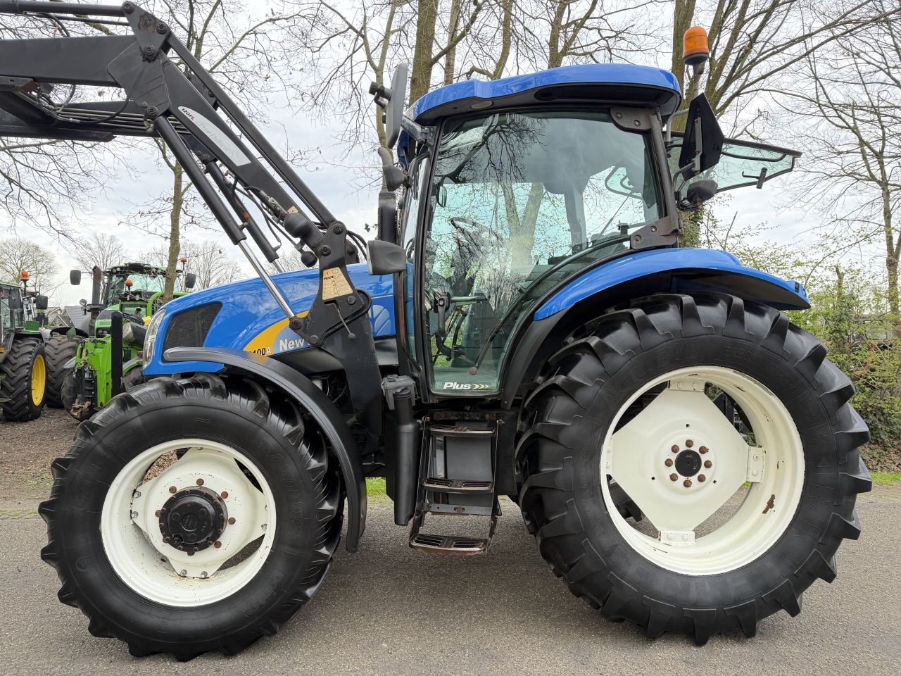 New Holland TS100A Plus