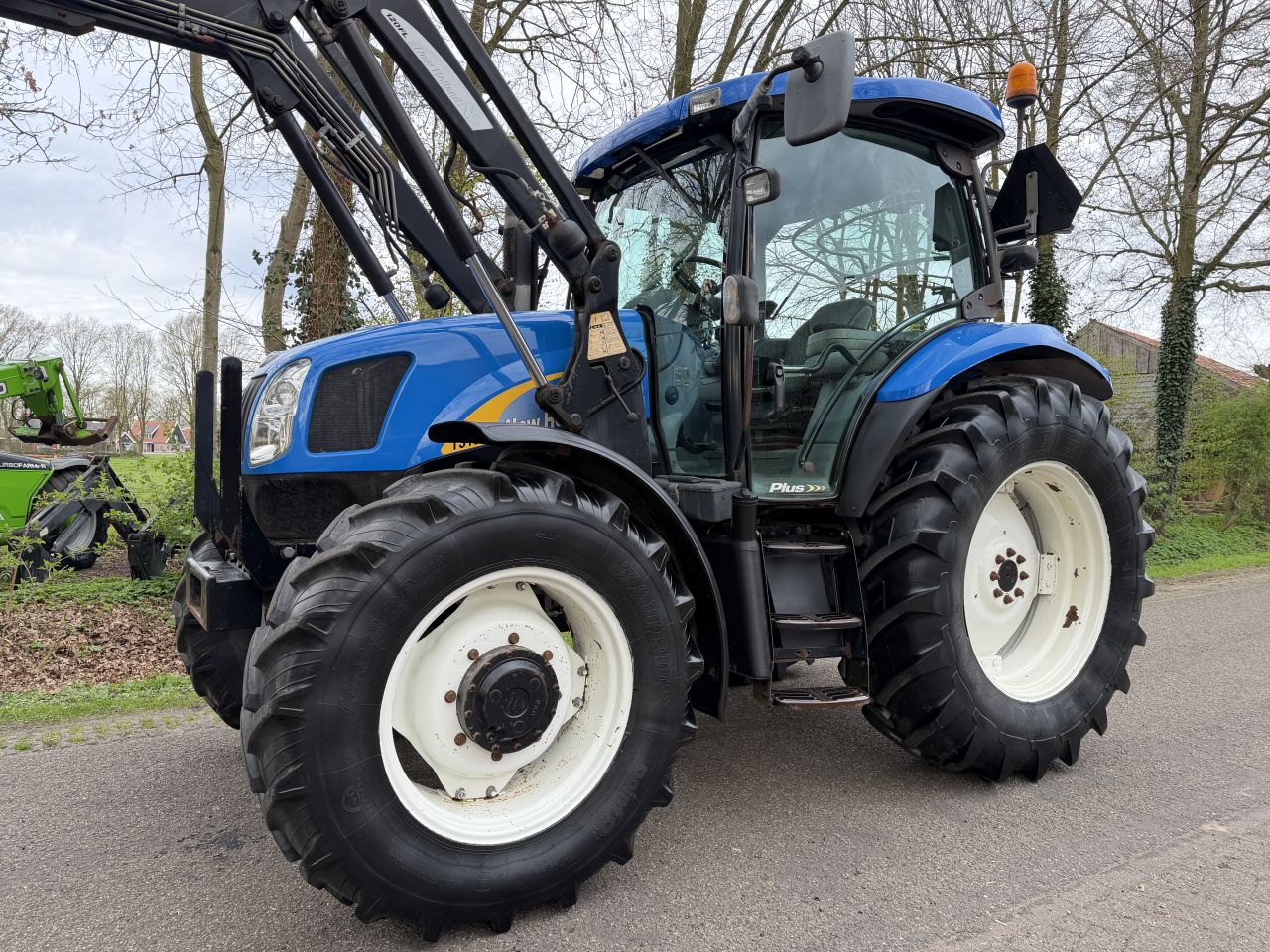New Holland TS100A Plus