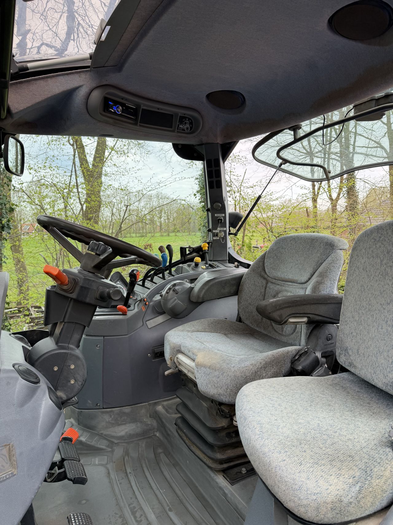 New Holland TS100A Plus