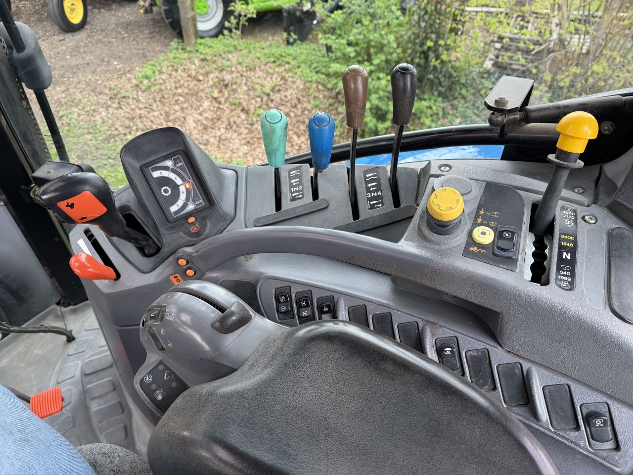 New Holland TS100A Plus