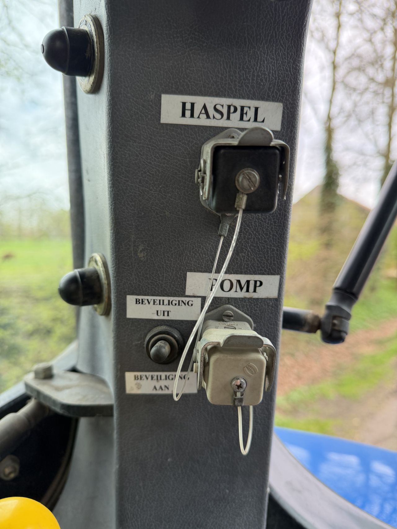 New Holland TS100A Plus