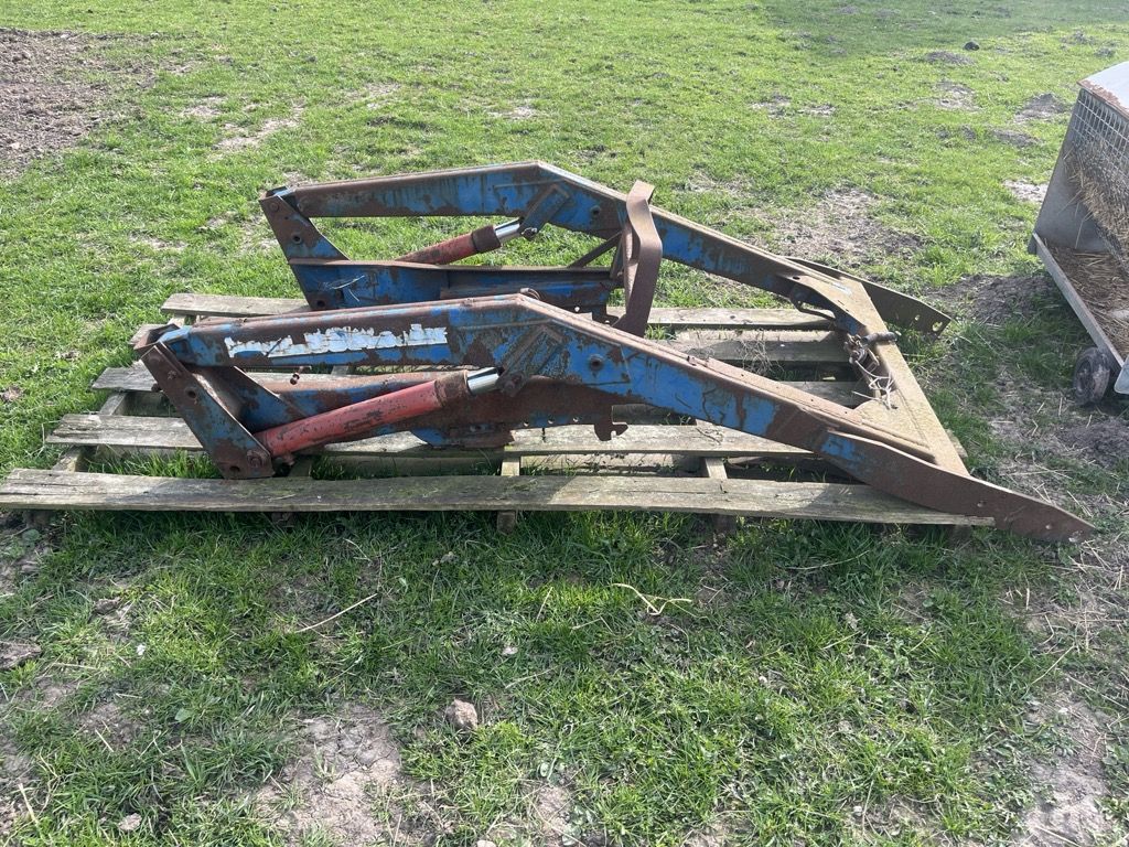 Voorlader Mil voor o.a. Ford 4610