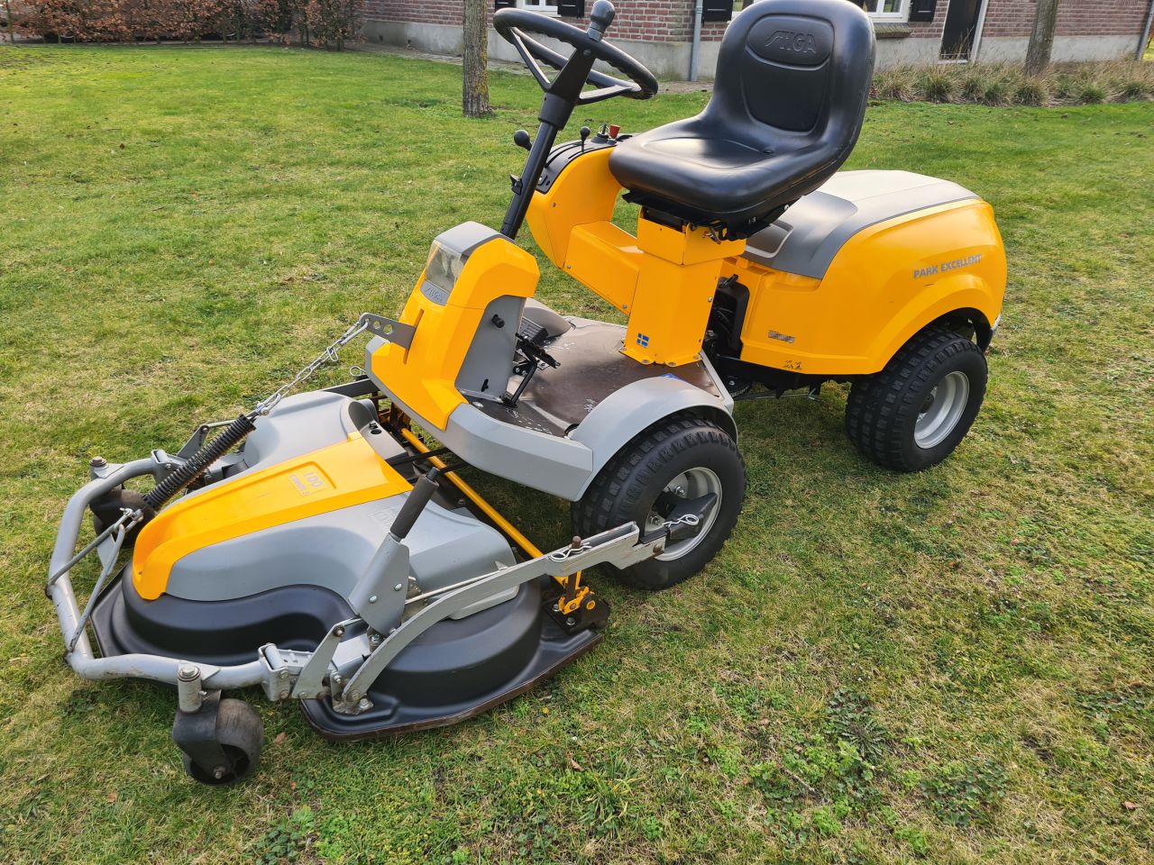 Stiga park Excellent frontmaaier hydrostaat 2 cilinder Vanquard.