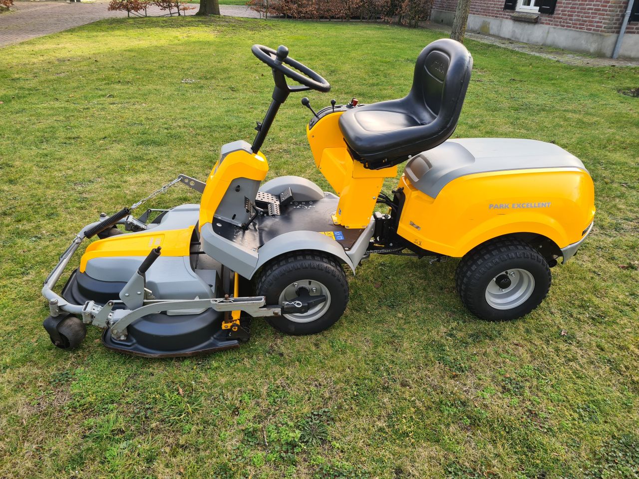 Stiga park Excellent frontmaaier hydrostaat 2 cilinder Vanquard.