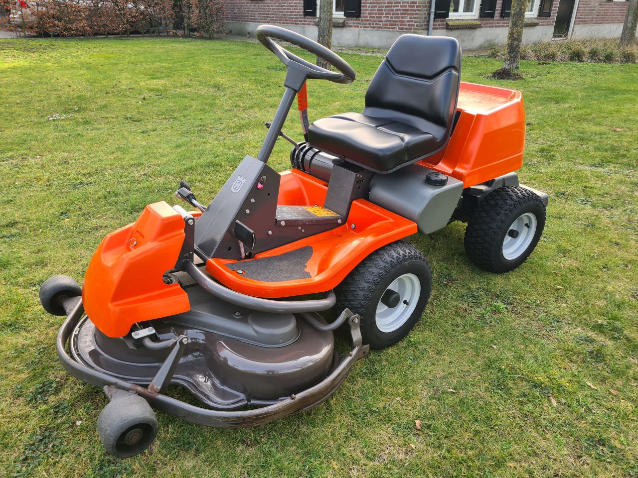 Husqvarna Rider 16 hydrostaat frontmaaier mulch maaier.