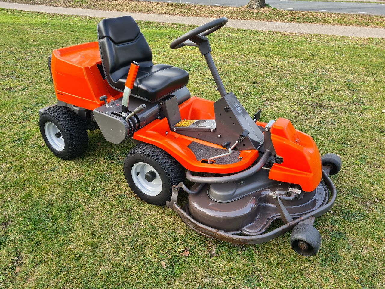 Husqvarna Rider 16 hydrostaat frontmaaier mulch maaier.