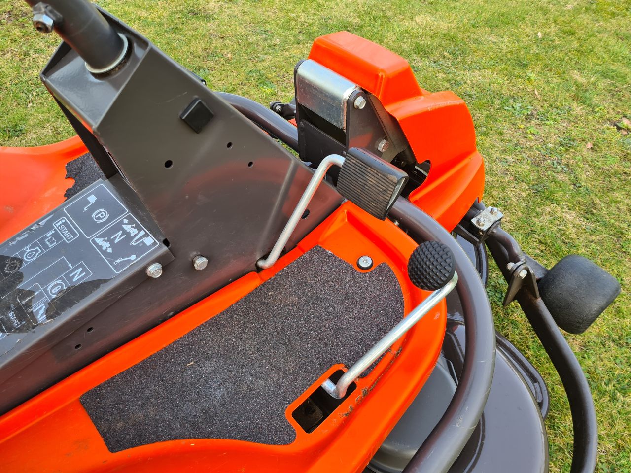 Husqvarna Rider 16 hydrostaat frontmaaier mulch maaier.