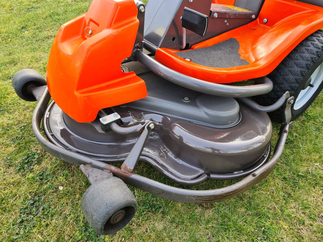 Husqvarna Rider 16 hydrostaat frontmaaier mulch maaier.