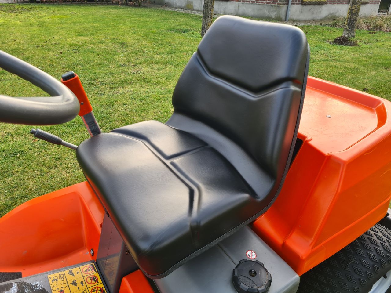 Husqvarna Rider 16 hydrostaat frontmaaier mulch maaier.