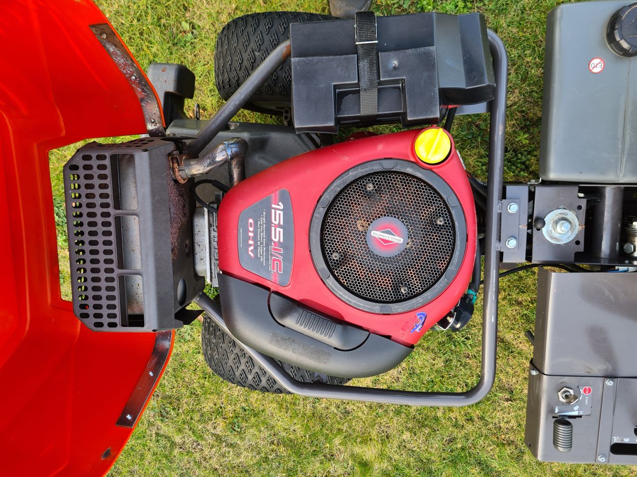 Husqvarna Rider 16 hydrostaat frontmaaier mulch maaier.