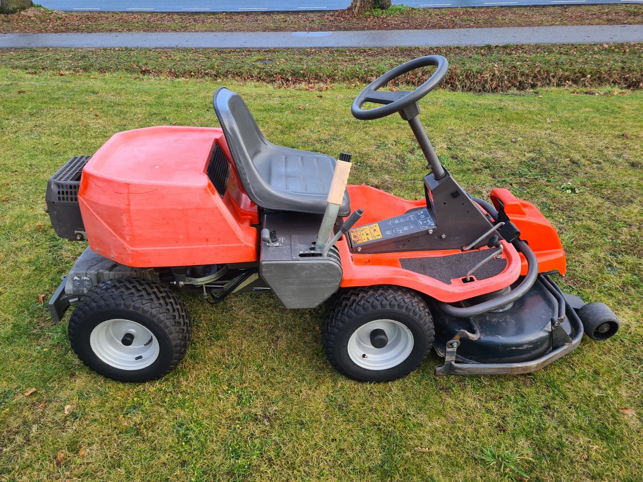 Husqvarna Rider 13 hydrostaat frontmaaier mulch maaier.