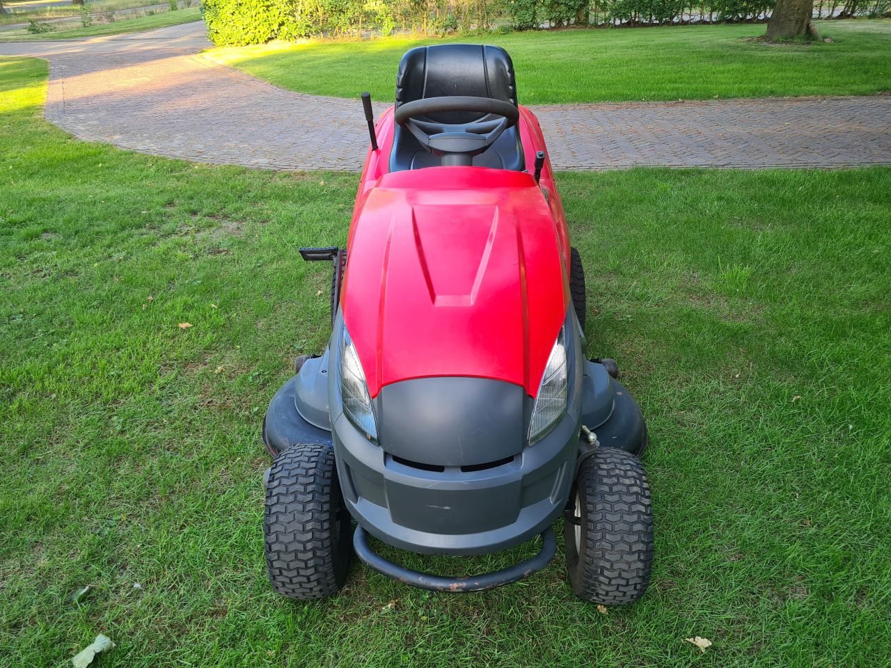 Castelgarden TCX 122 zitmaaier met opvangbak 2 cilinder 122 dek.