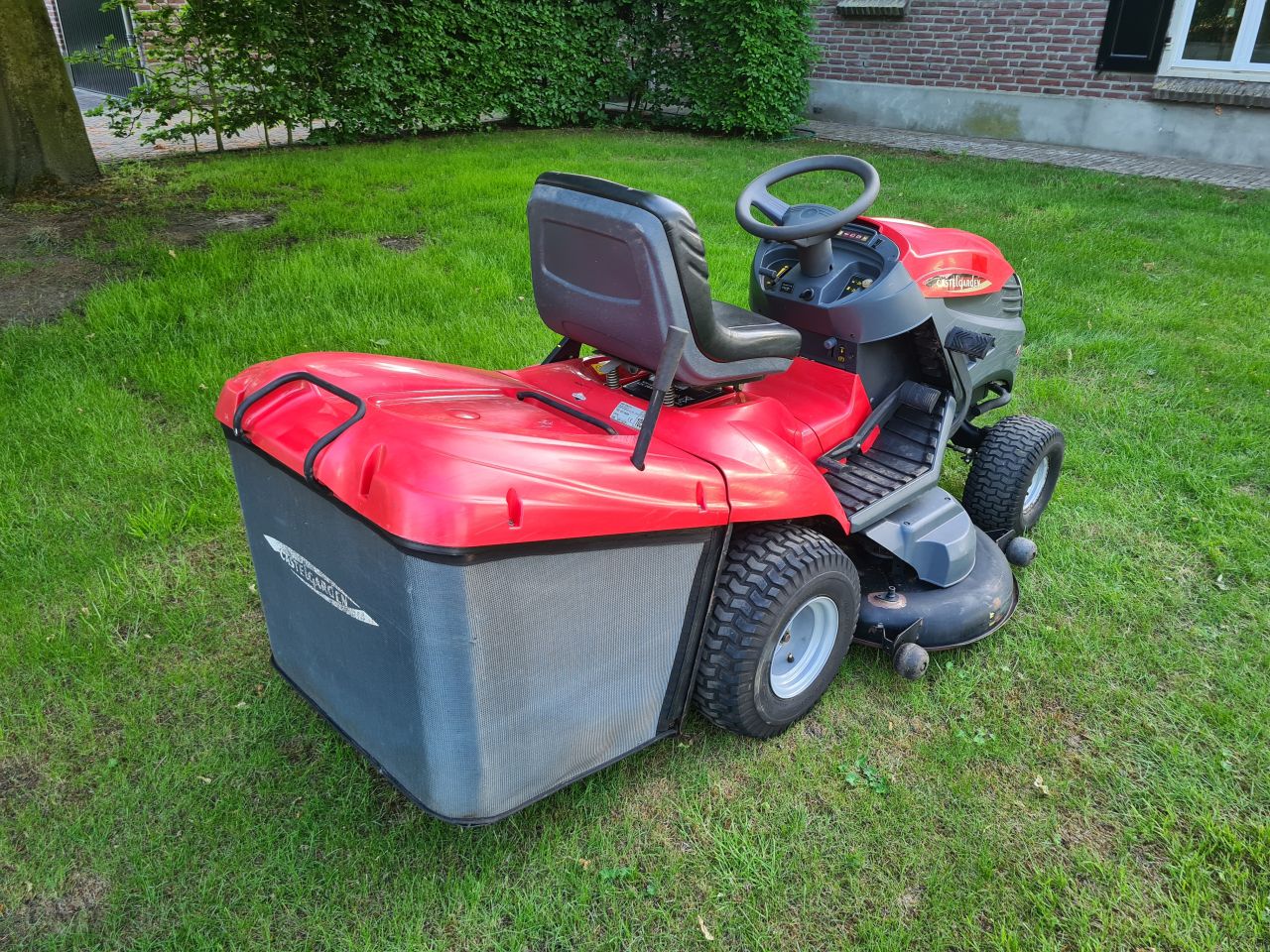 Castelgarden TCX 122 zitmaaier met opvangbak 2 cilinder 122 dek.