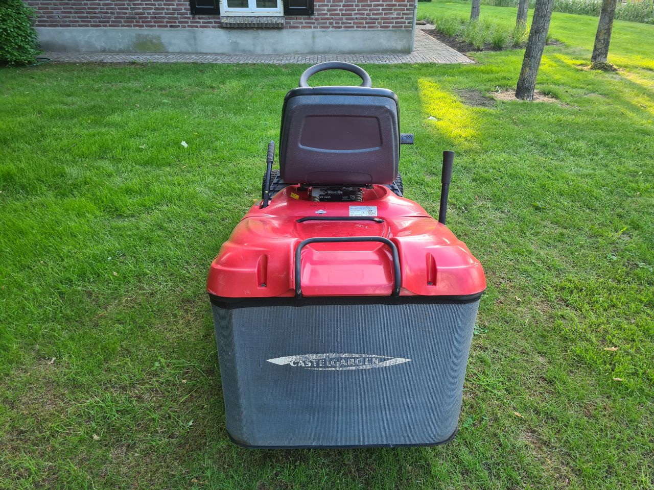 Castelgarden TCX 122 zitmaaier met opvangbak 2 cilinder 122 dek.