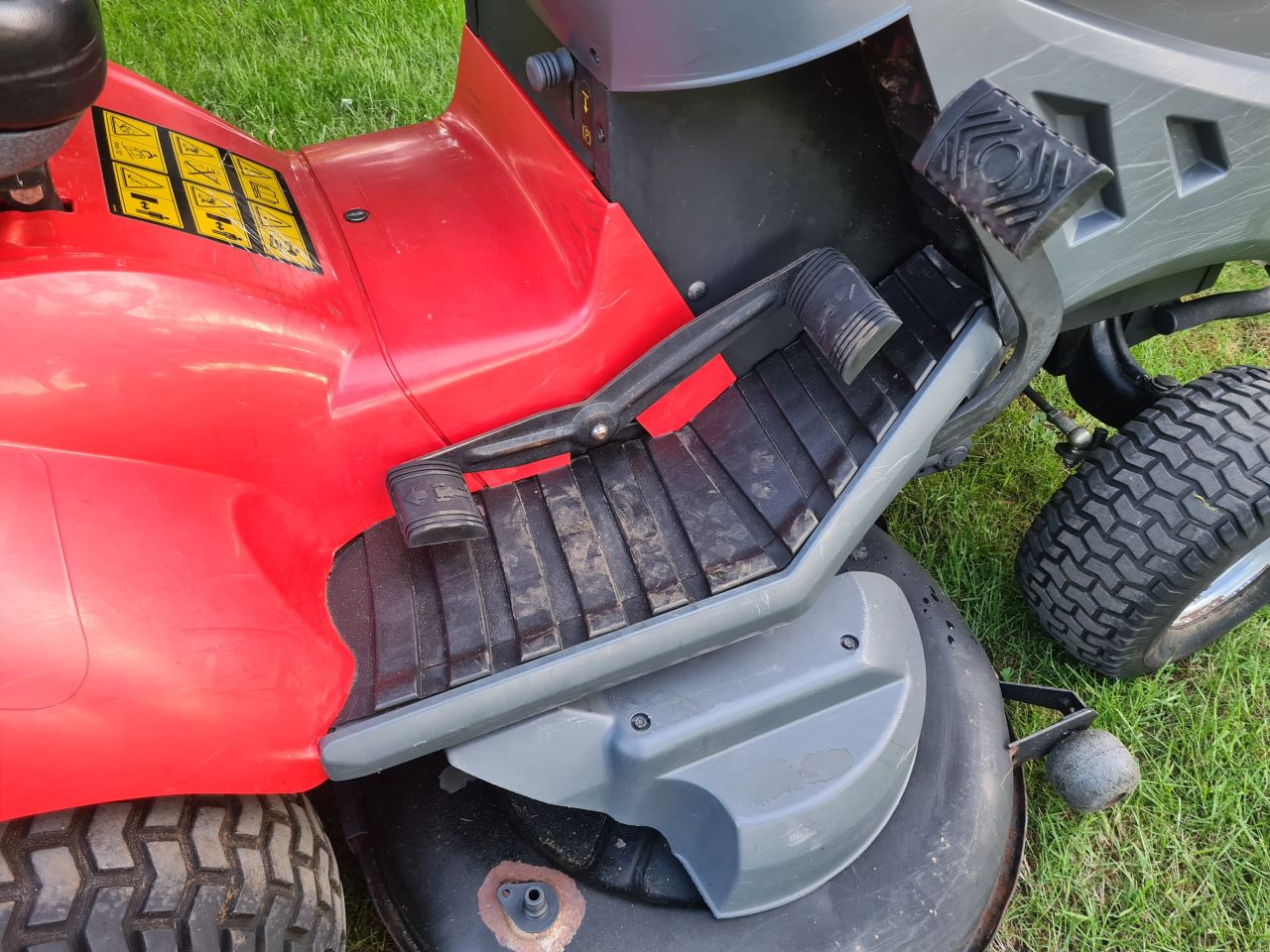 Castelgarden TCX 122 zitmaaier met opvangbak 2 cilinder 122 dek.