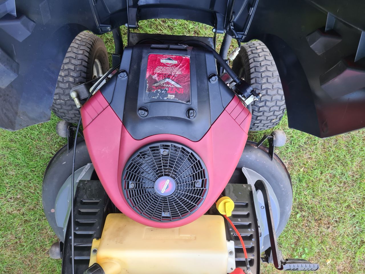 Castelgarden TCX 122 zitmaaier met opvangbak 2 cilinder 122 dek.