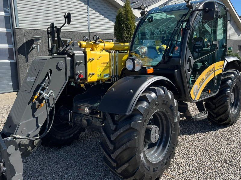 New Holland TH 9.35 BEMÆRK KUN 26 timer. Ny overgemt maskine til de helt rig
