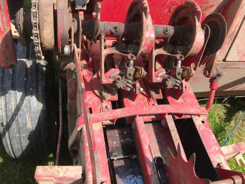 New Holland Hayliner 275