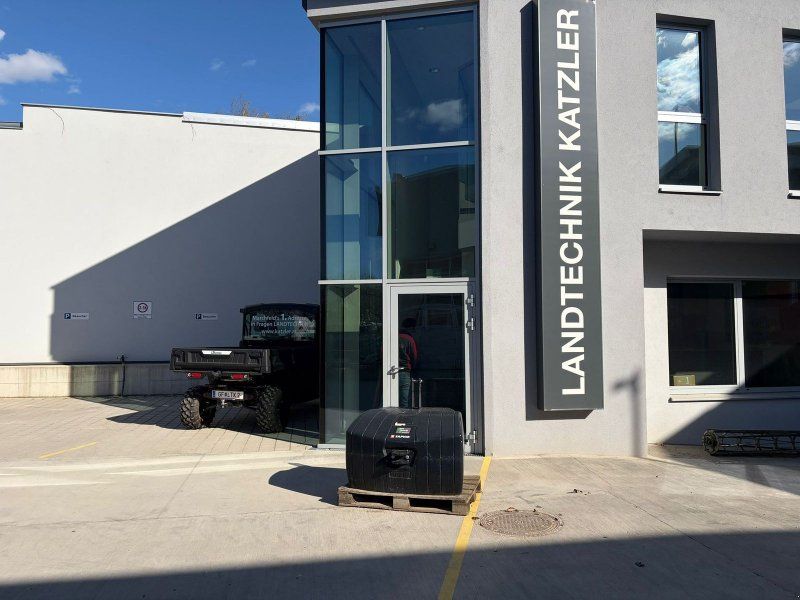 Saphir aus Stahlbeton 1100 kg