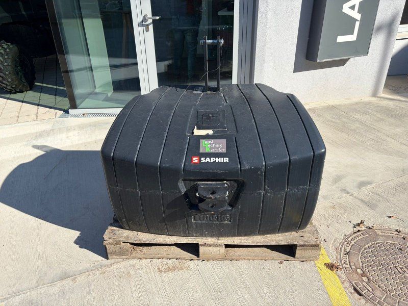 Saphir aus Stahlbeton 1100 kg