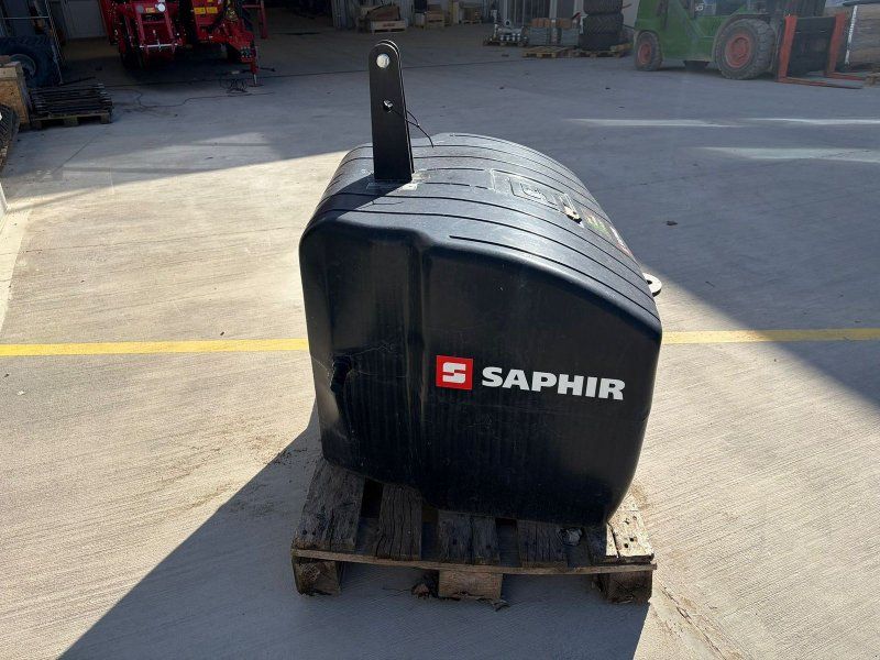 Saphir aus Stahlbeton 1100 kg