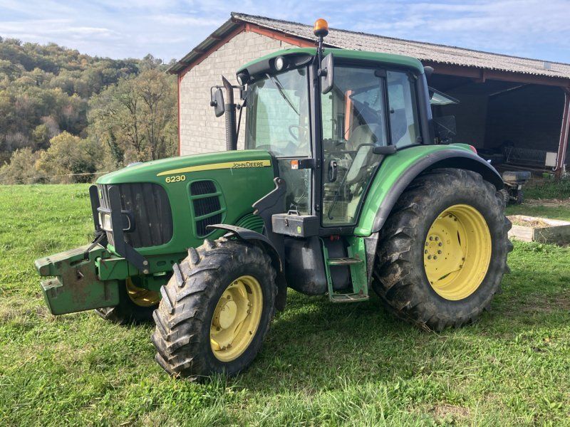 John Deere 6230