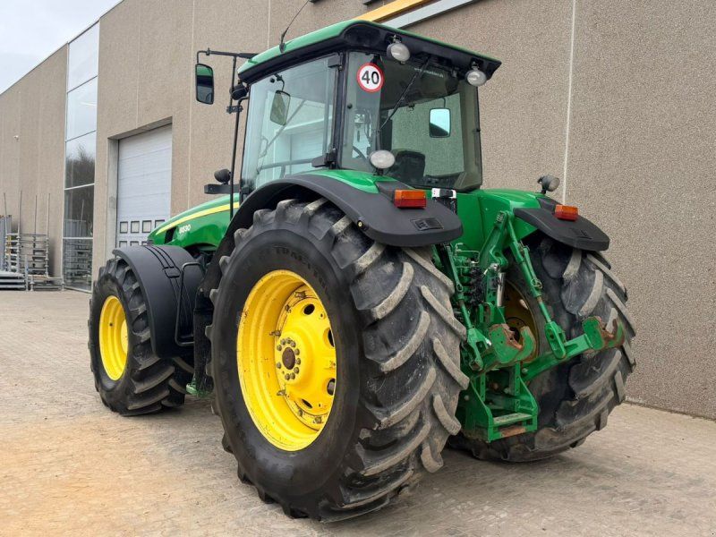 John Deere 8530