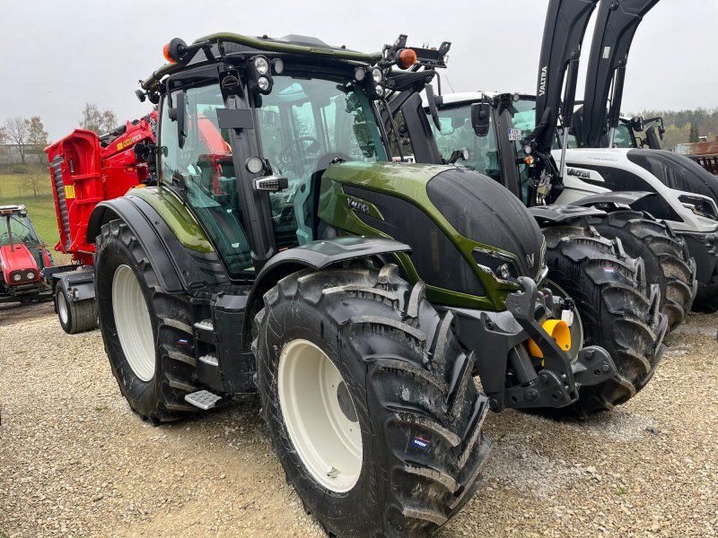 Valtra N 175 Forst mit Rüfa und Forstkabine