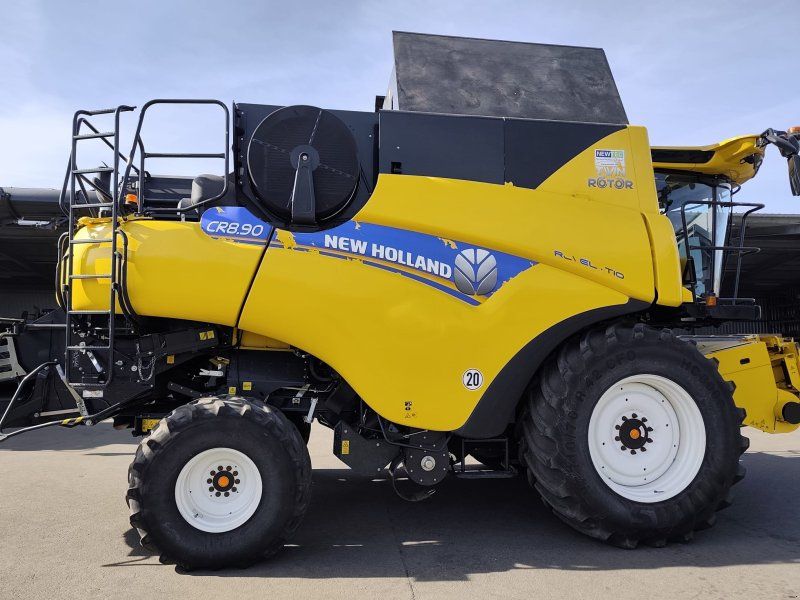 New Holland CR 8.90