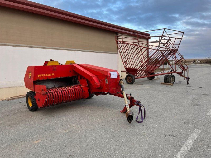 Welger AP45 mit Anhänger