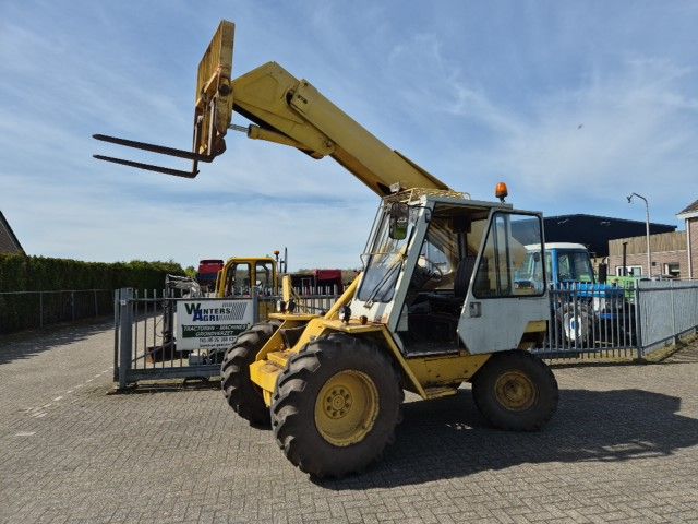 JCB 525-4 verreiker met kenteken.