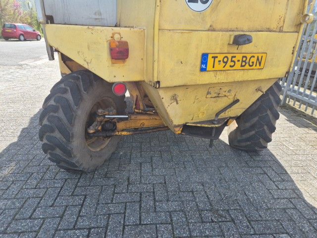 JCB 525-4 verreiker met kenteken.