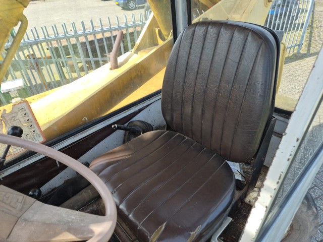 JCB 525-4 verreiker met kenteken.