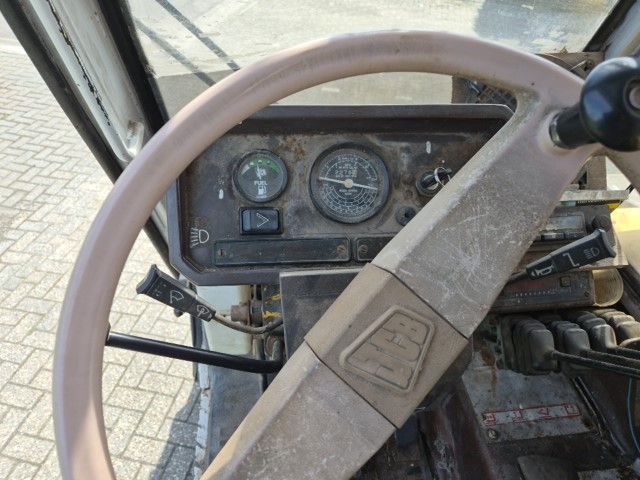 JCB 525-4 verreiker met kenteken.