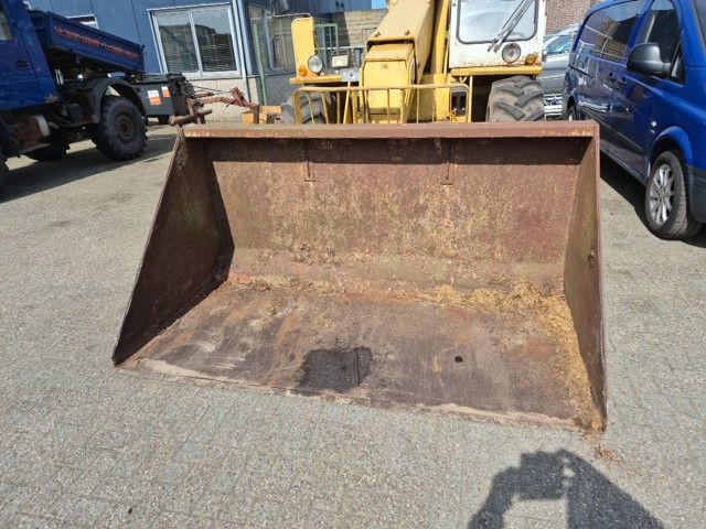 JCB 525-4 verreiker met kenteken.